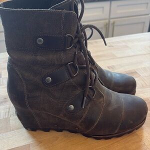 Sorel Joan of artic wedge boot sz 10 leather lace up